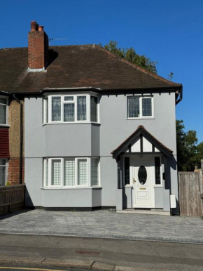 3 Bedroom House with Garden in London